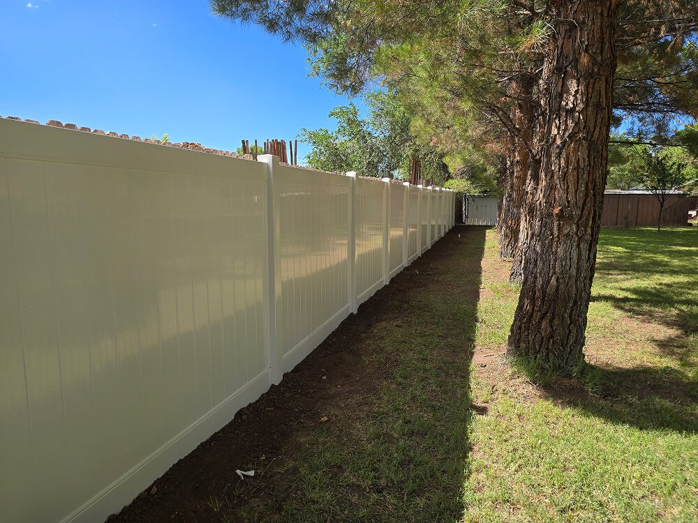 Full privacy vinyl fencing in Albuquerque N