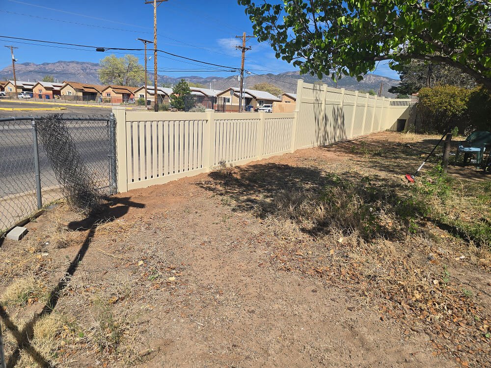 Semi-privacy vinyl fencing in Albuquerque NM